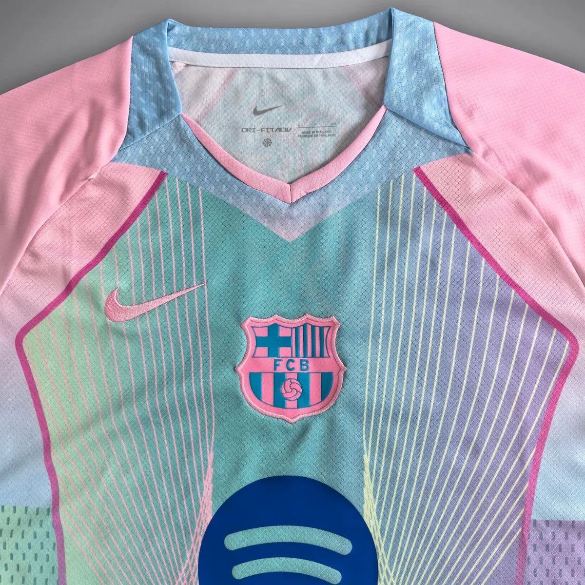 FC Barcelona "Aurora" Special Kit
